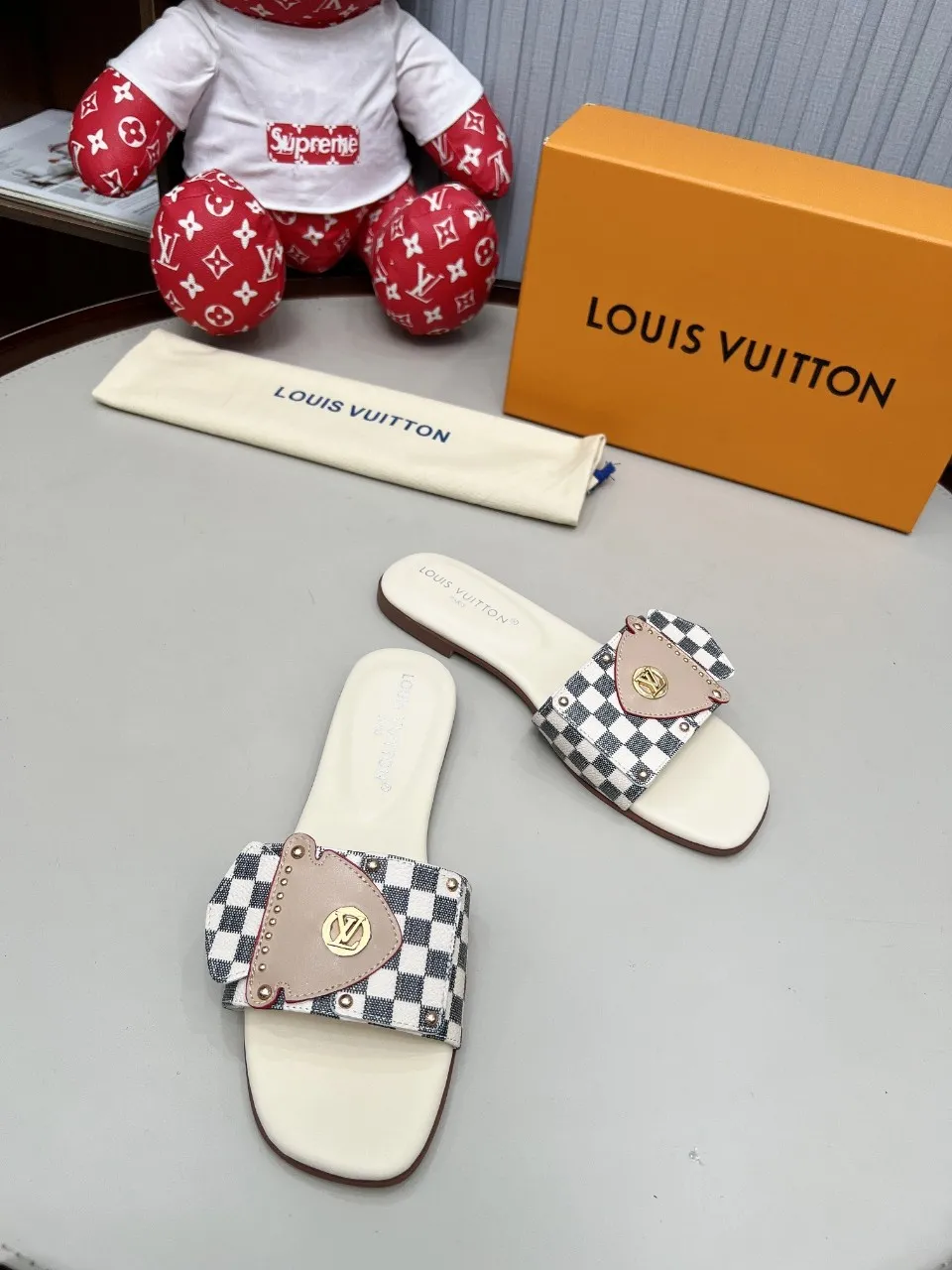 👟👟Ex-factory price 320👟👟 Genuine leather sole +40 Louis Vuitton, 1:1 advanced customization upper, fabric: customized LV special fabric, lining: sheepskin, original molding hardware, code number: 35-42, order with pictures, welcome to send pictures to place an order,